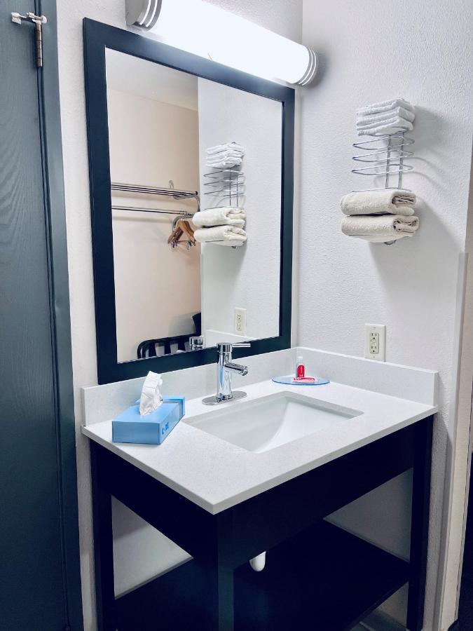 Econo Lodge Williston Εξωτερικό φωτογραφία