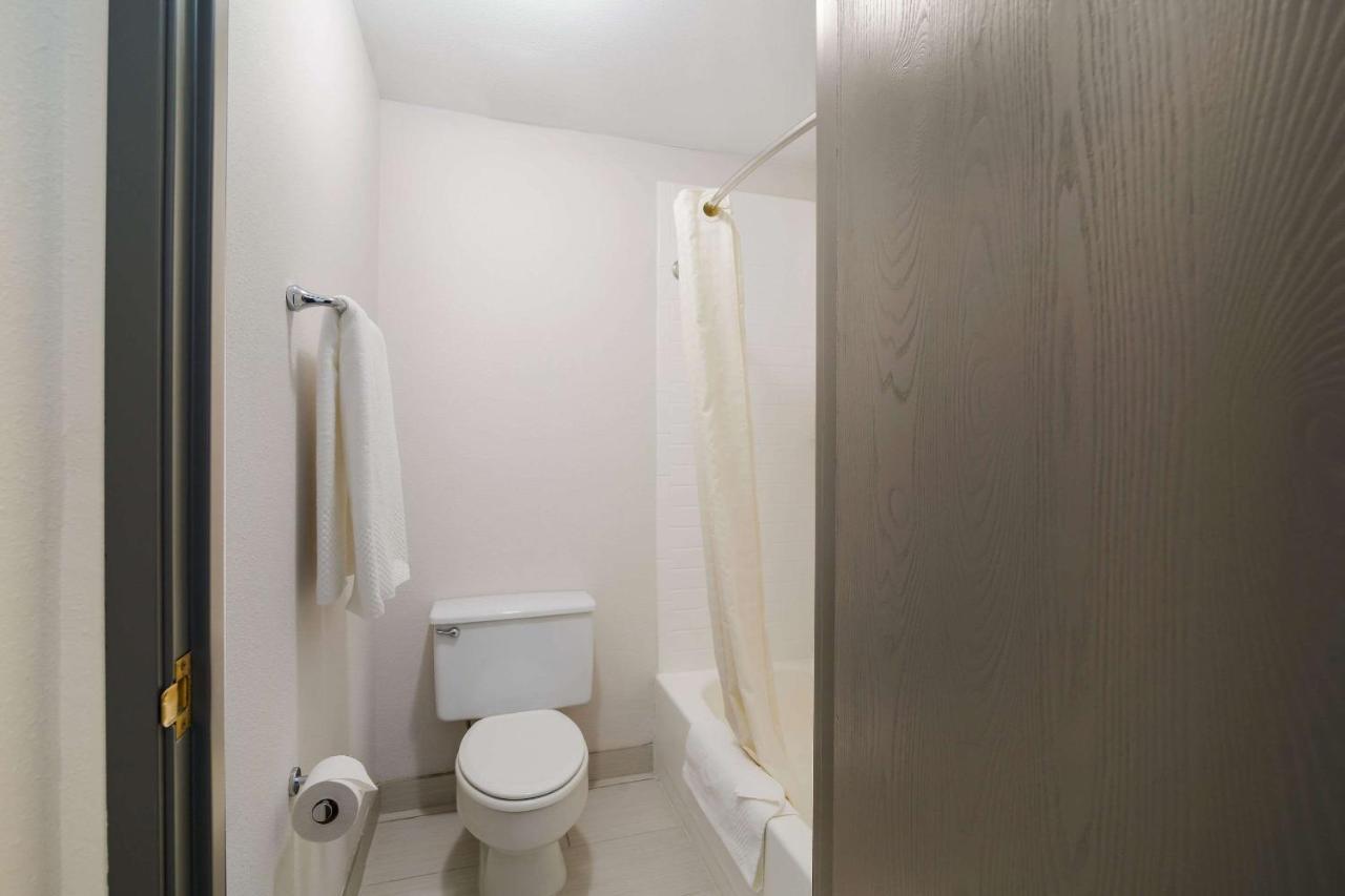 Econo Lodge Williston Εξωτερικό φωτογραφία